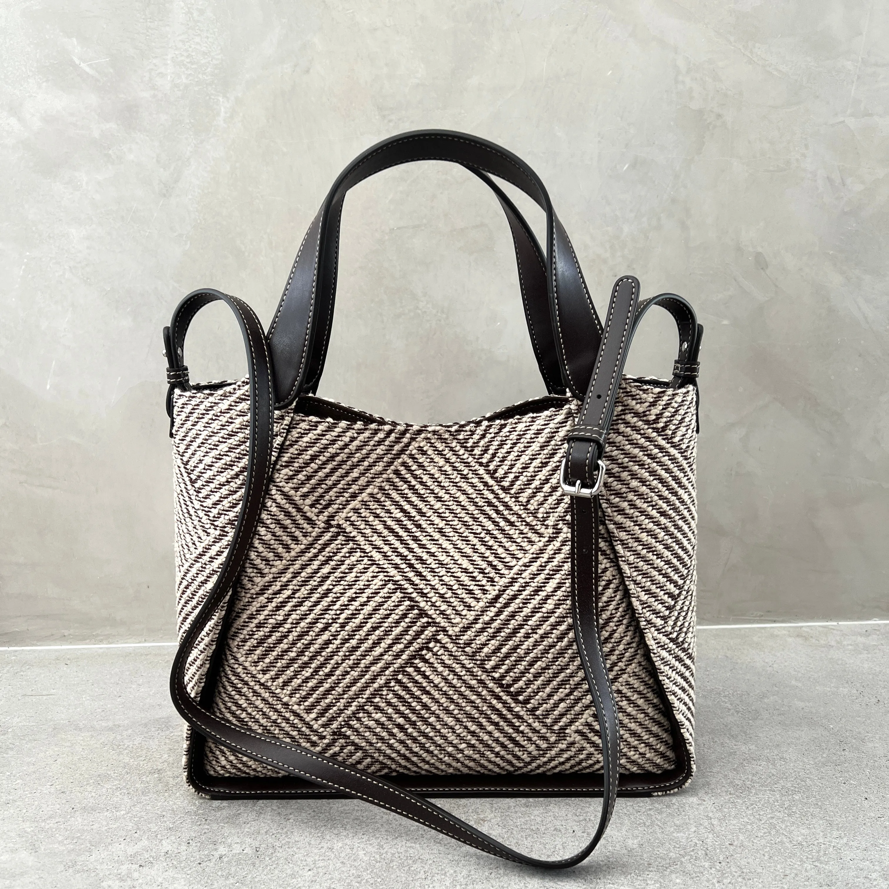 Stella Logo Tote C/B Embroidered Jacquard, Choc/Cream