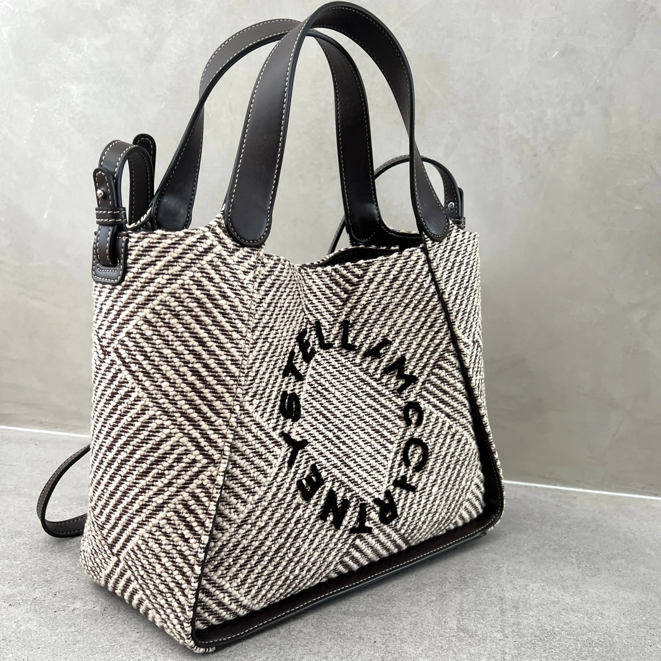 Stella Logo Tote C/B Embroidered Jacquard, Choc/Cream